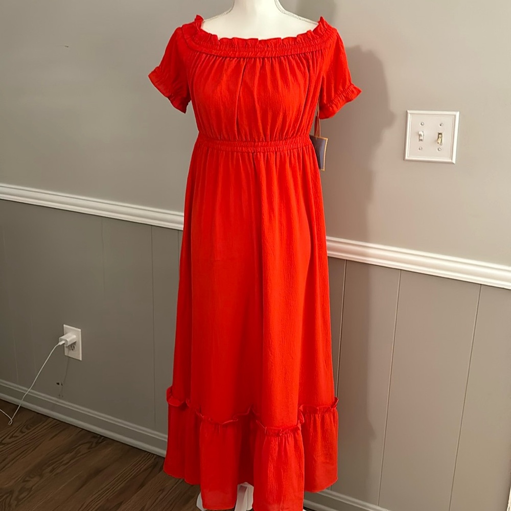 CeCe ruffled on or off the shoulder dress.  NWT Size 6